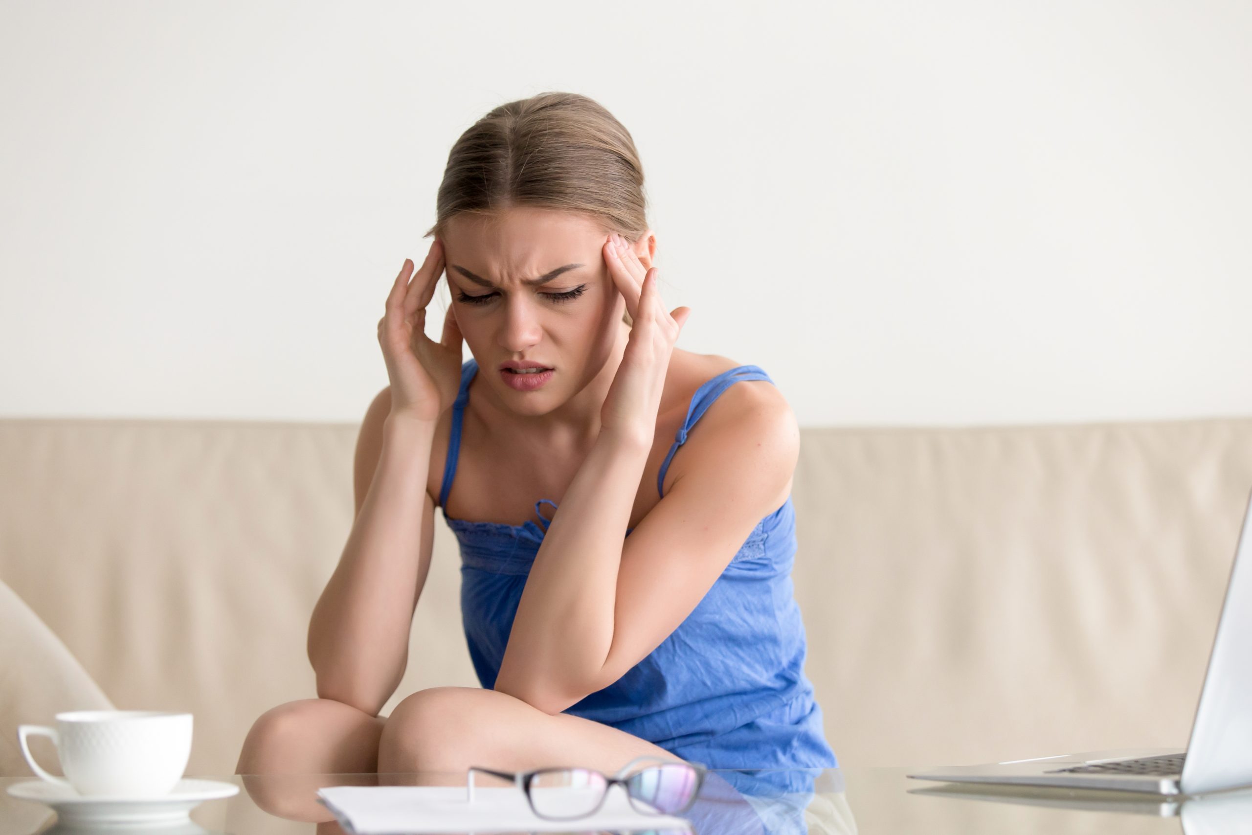 Ból głowy i jego przyczyny – jak temu zaradzić?