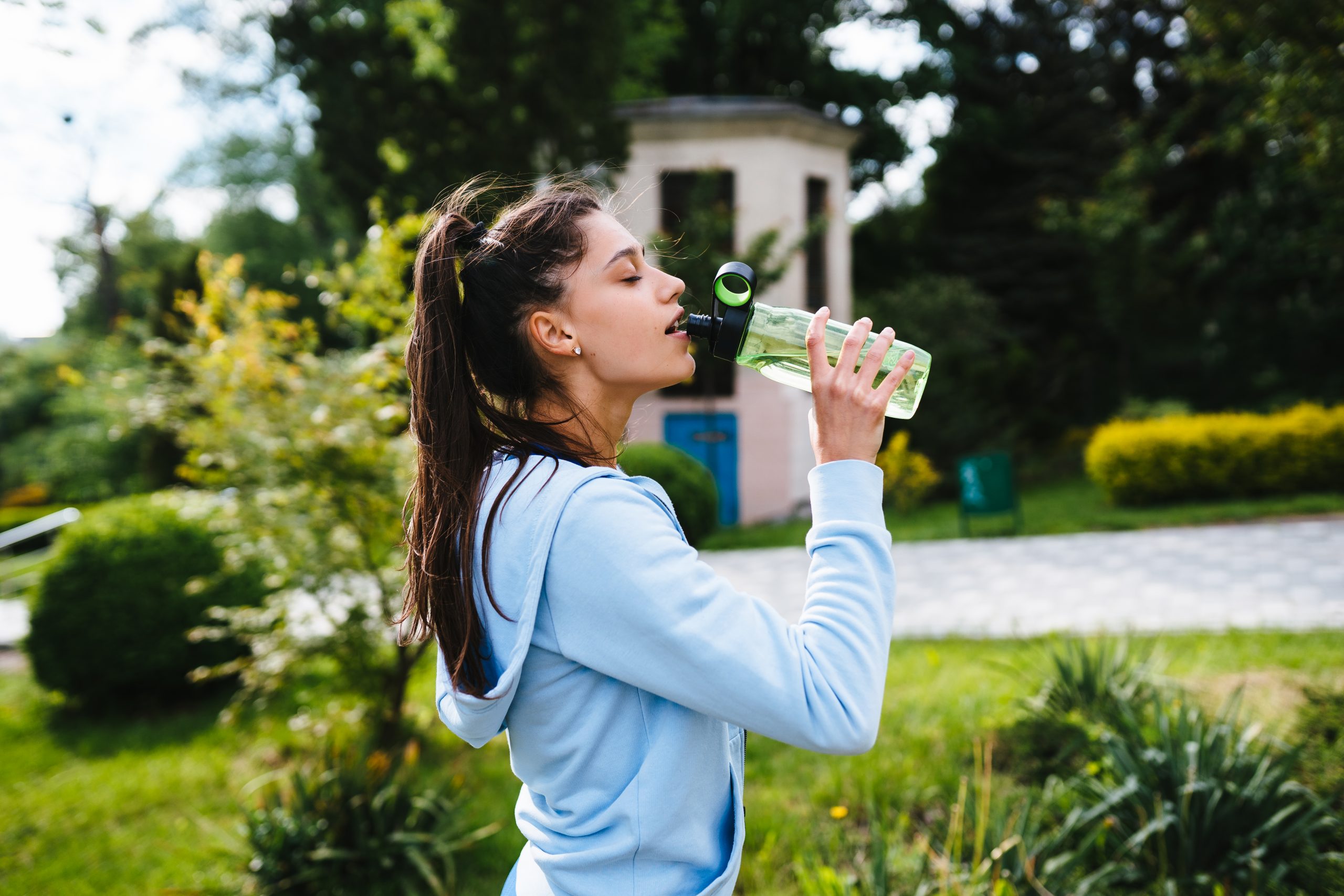 „Pij wodę, będziesz wielka!” Anna Lewandowska przypomina o nawadnianiu