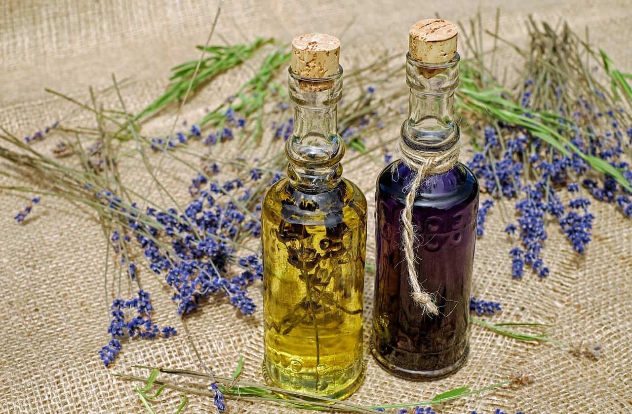 Olej z czarnuszki – naturalny suplement, który pomaga złagodzić mnóstwo dolegliwości i chorób.