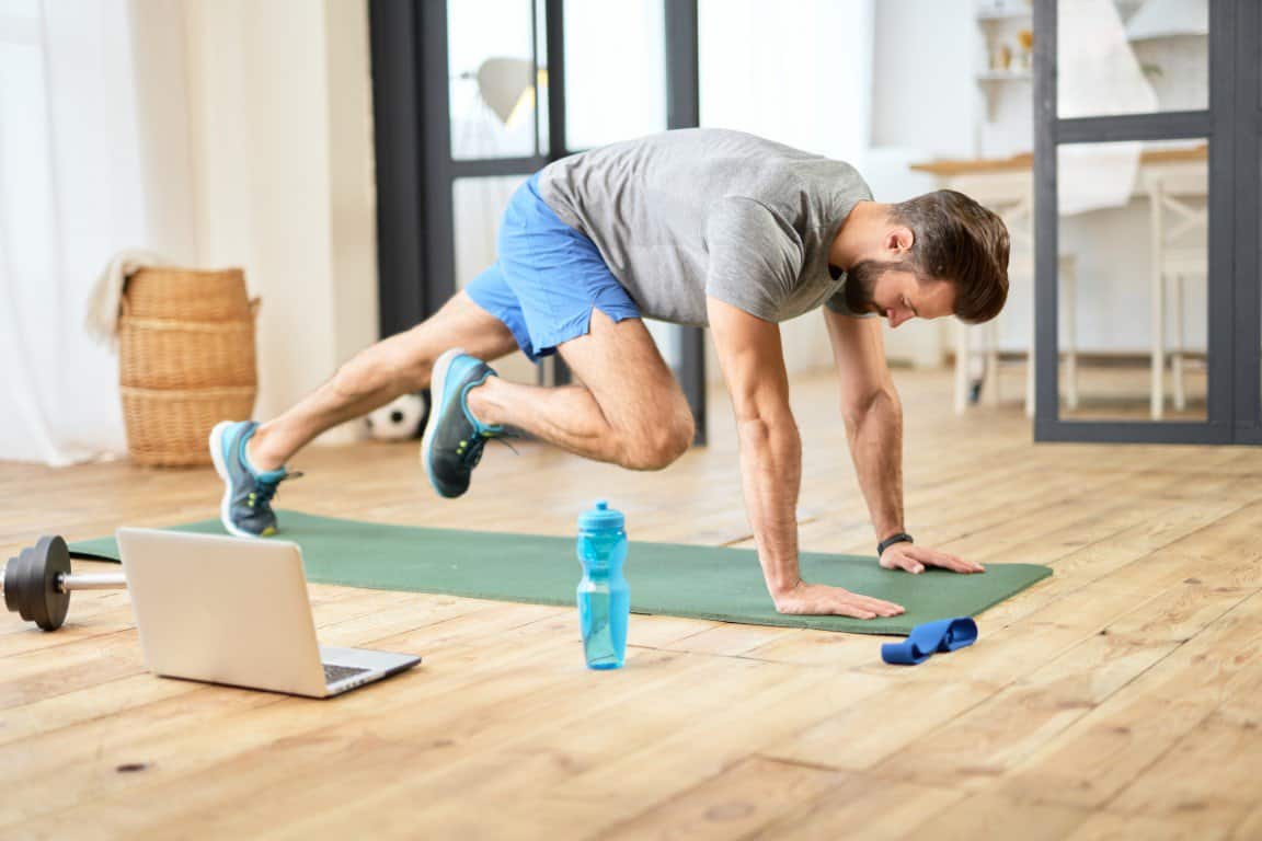 Efektywne ćwiczenia w domu: jak wykonać skuteczny trening ogólnorozwojowy bez wychodzenia na siłownię?